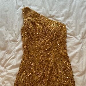 I am selling this one shoulder, gold, sequin dress